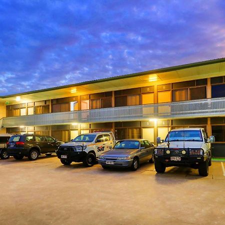 Tropical Gateway Motor Inn Rockhampton Buitenkant foto