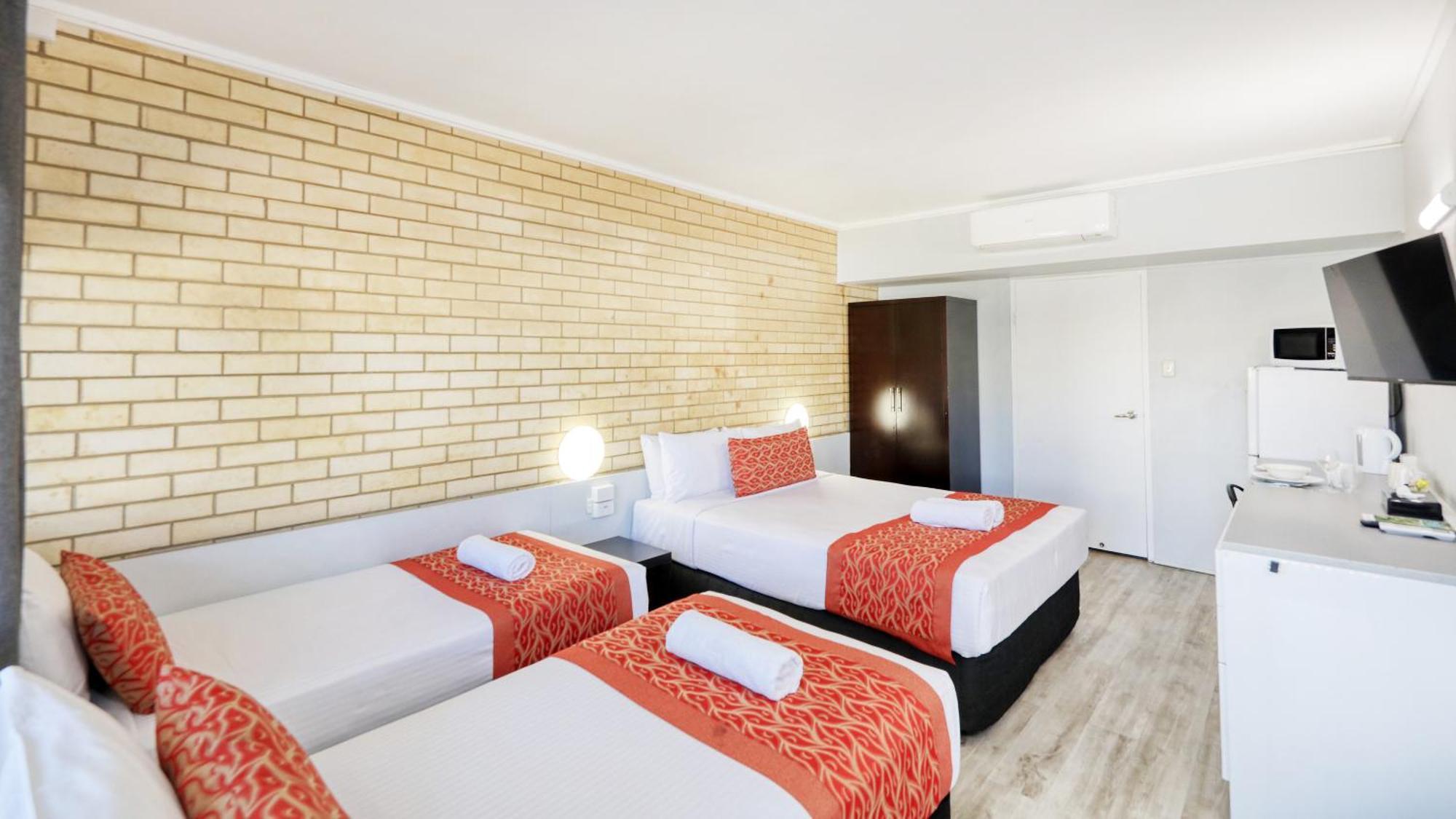 Tropical Gateway Motor Inn Rockhampton Buitenkant foto