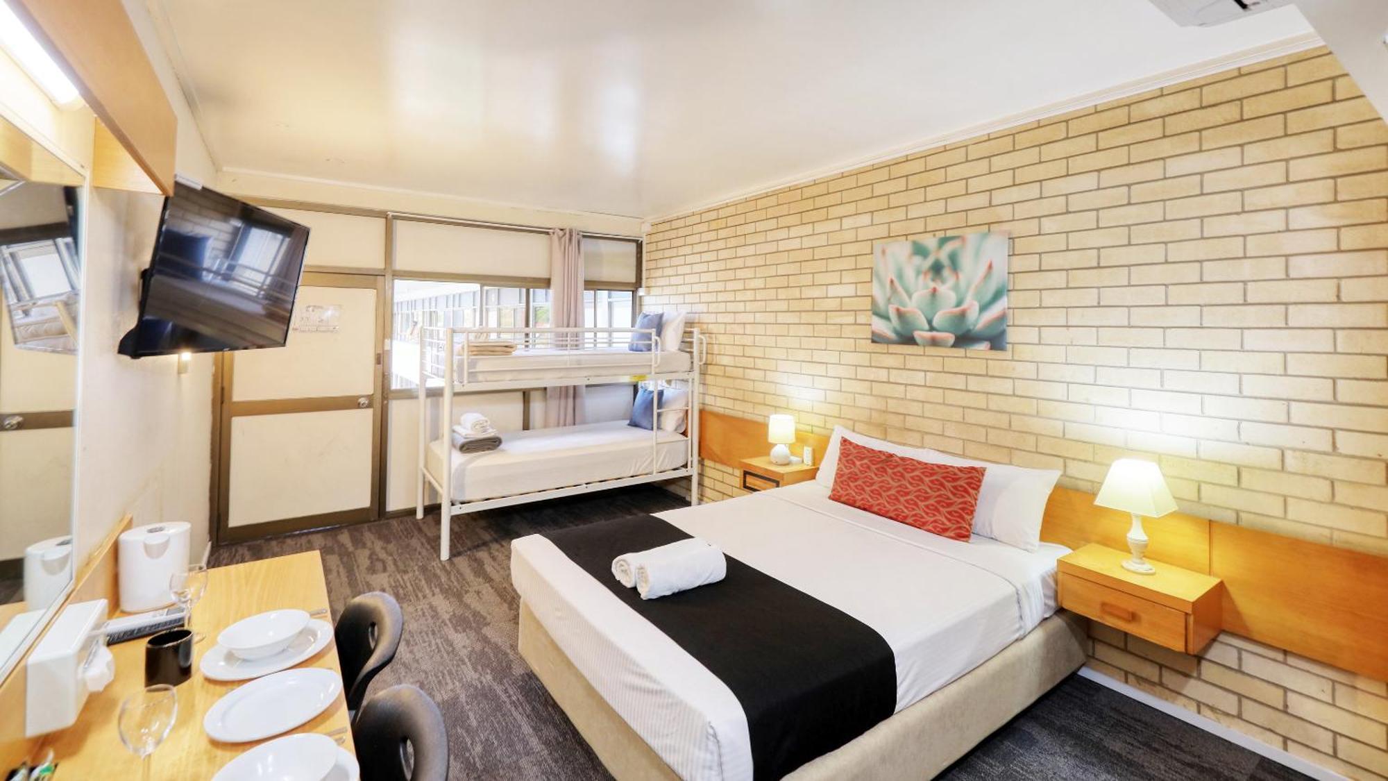 Tropical Gateway Motor Inn Rockhampton Buitenkant foto