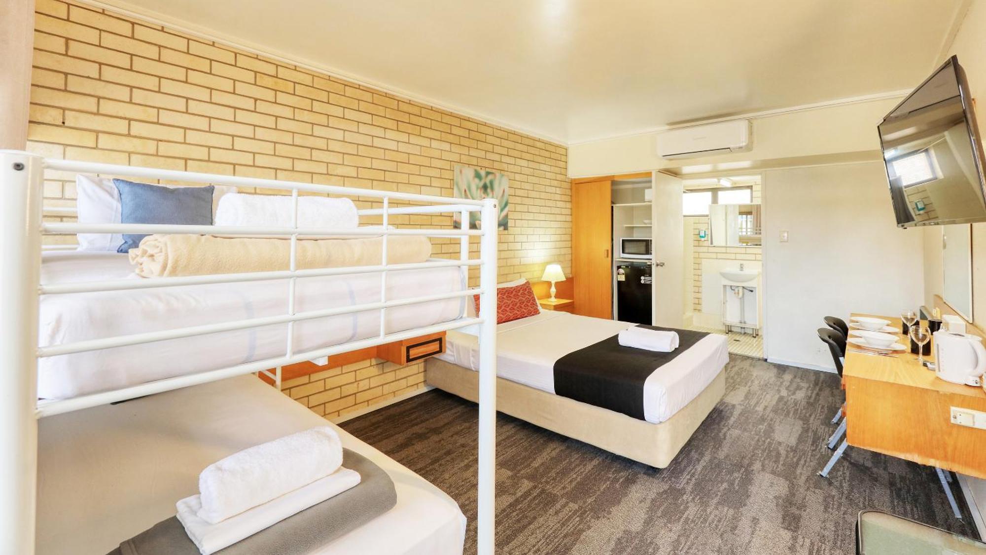 Tropical Gateway Motor Inn Rockhampton Buitenkant foto