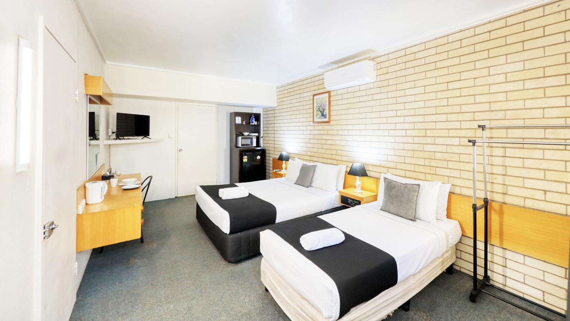 Tropical Gateway Motor Inn Rockhampton Buitenkant foto