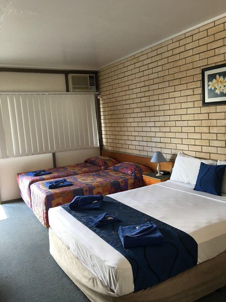 Tropical Gateway Motor Inn Rockhampton Buitenkant foto