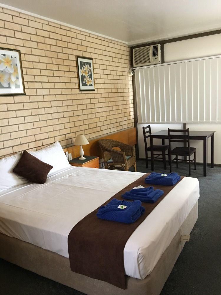 Tropical Gateway Motor Inn Rockhampton Buitenkant foto