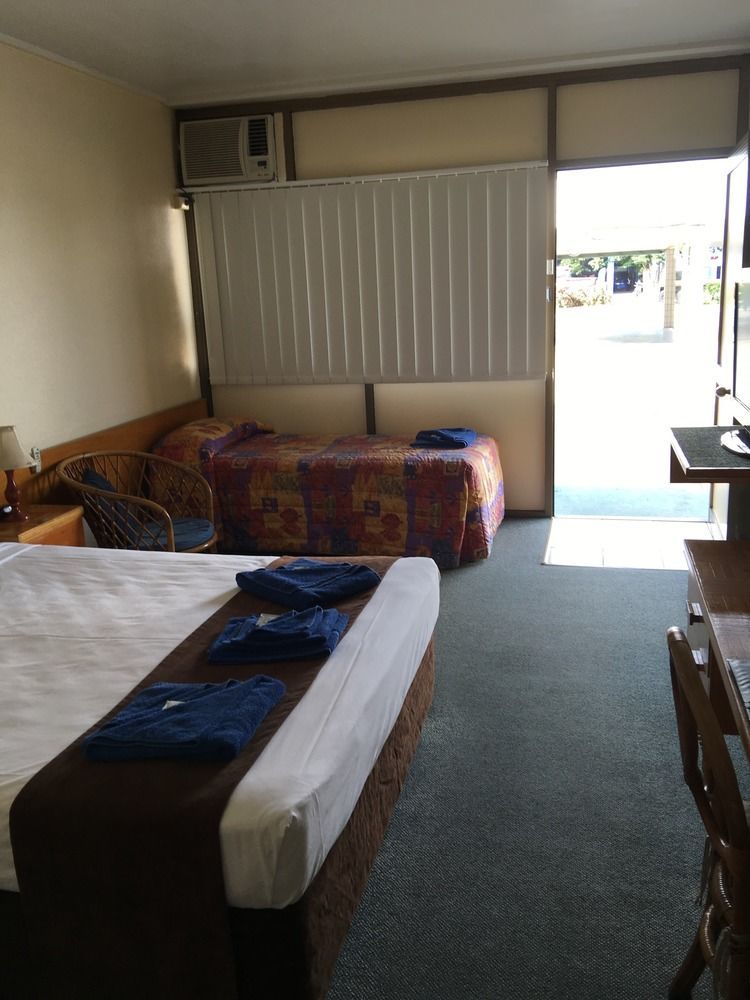 Tropical Gateway Motor Inn Rockhampton Buitenkant foto