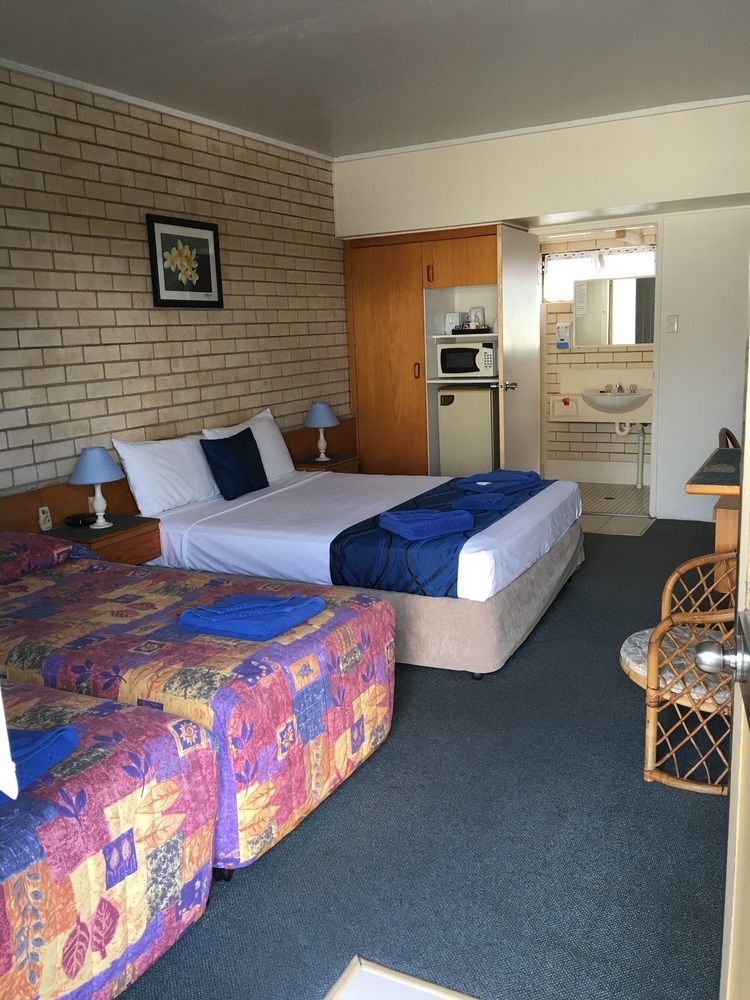 Tropical Gateway Motor Inn Rockhampton Buitenkant foto