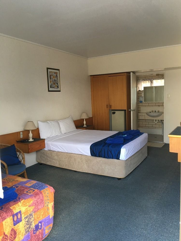 Tropical Gateway Motor Inn Rockhampton Buitenkant foto