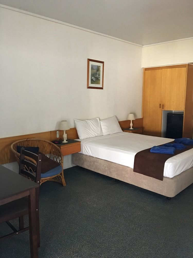 Tropical Gateway Motor Inn Rockhampton Buitenkant foto