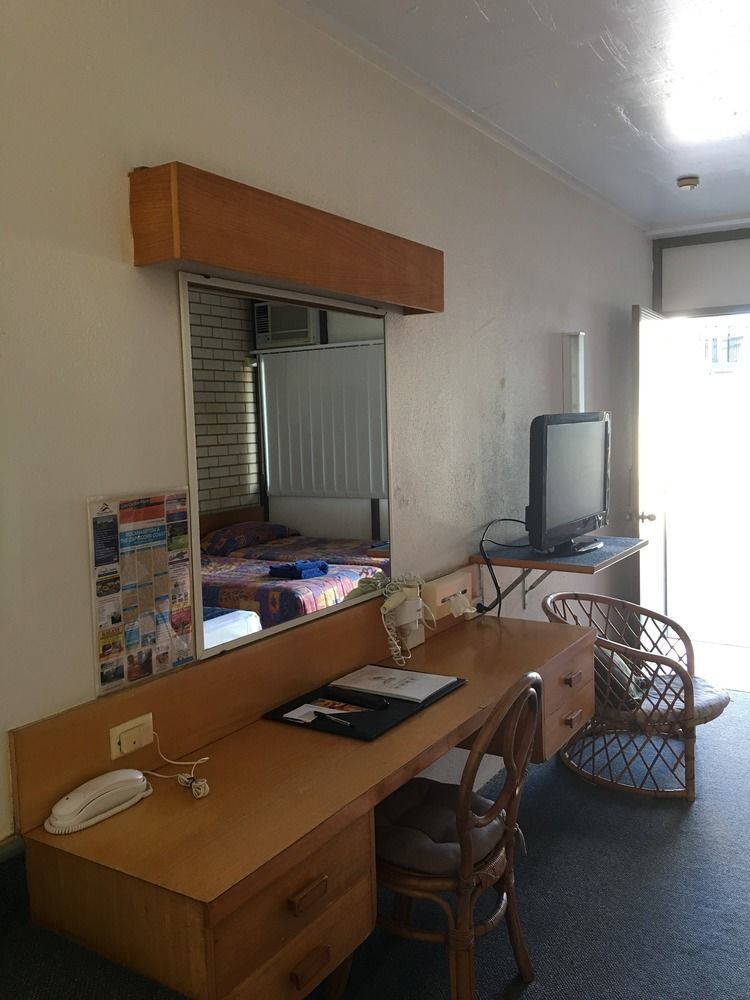Tropical Gateway Motor Inn Rockhampton Buitenkant foto