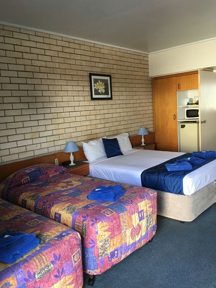 Tropical Gateway Motor Inn Rockhampton Buitenkant foto